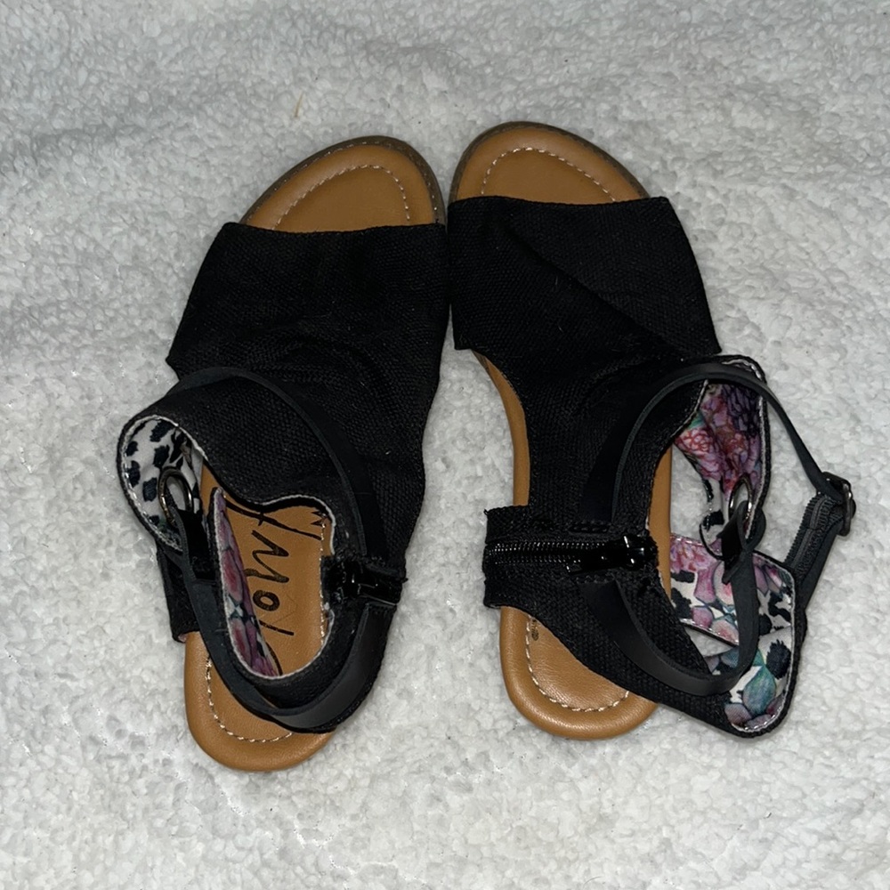 Black sandals